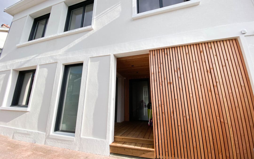 Réalisation d’un bardage en bois Douglas, pose à claire voie 🏡