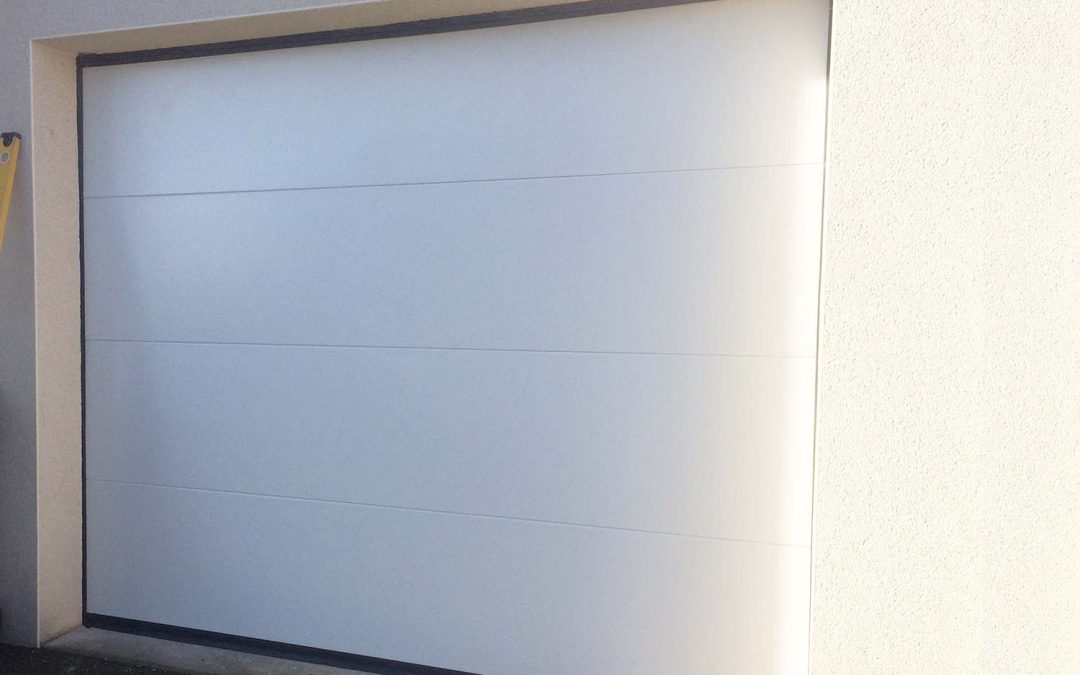 Installation d&rsquo;une porte de garage à Saint-Herblain