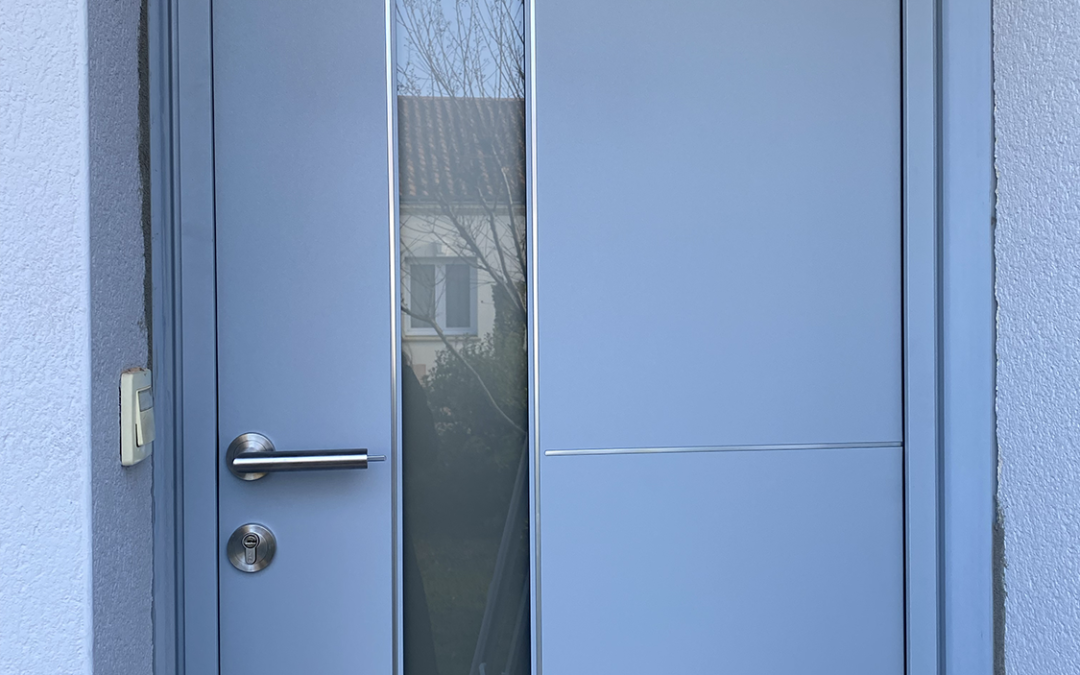 Pose d&rsquo;une porte d&rsquo;entrée en aluminium à Bouguenais